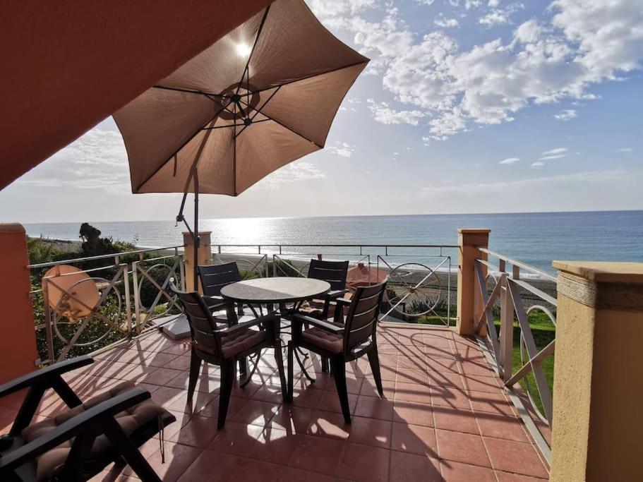 Exclusive Beachfront Penthouse アルマヤテ・アルト エクステリア 写真
