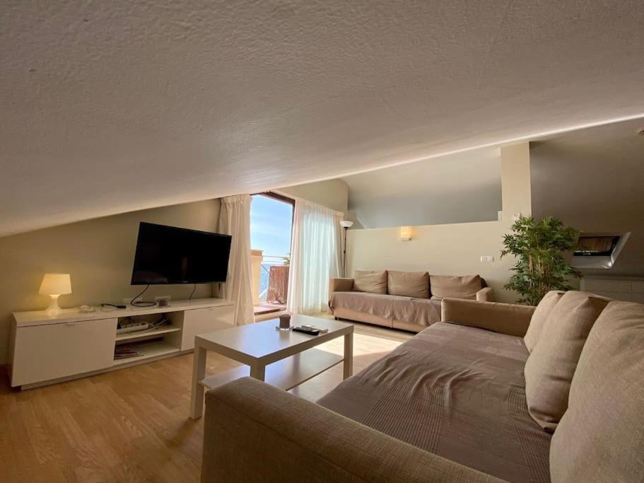 Exclusive Beachfront Penthouse アルマヤテ・アルト エクステリア 写真