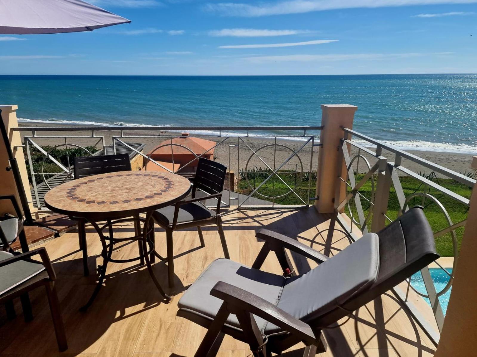 Exclusive Beachfront Penthouse アルマヤテ・アルト エクステリア 写真